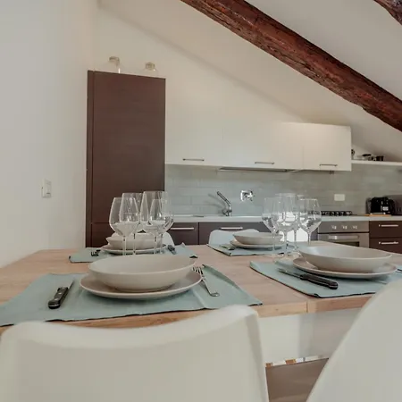 La Mula De X4 Stazione Трієст