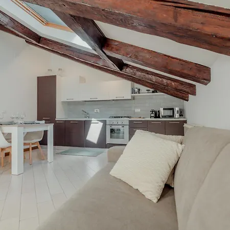 La Mula De X4 Stazione * Трієст